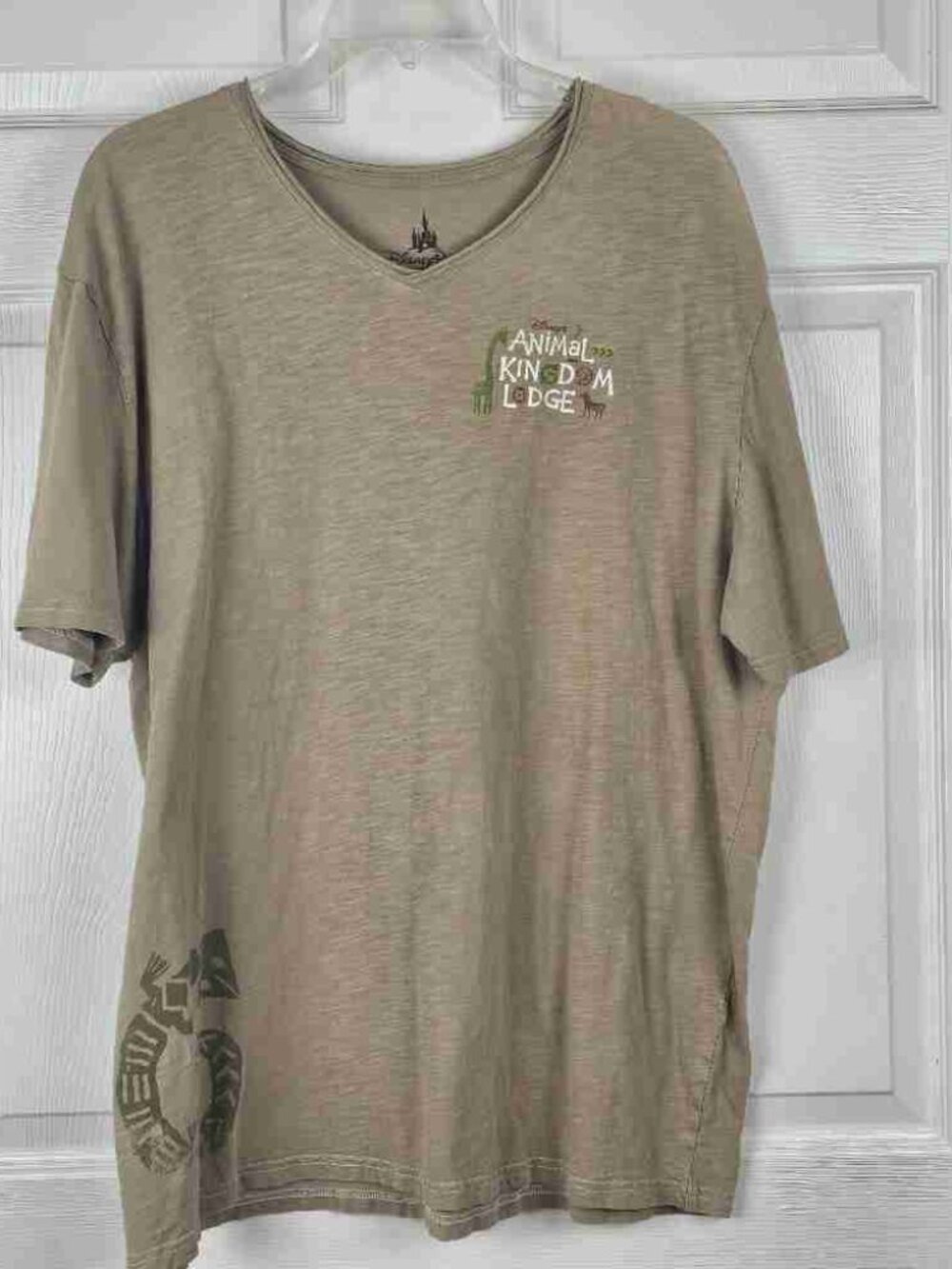 Walt Disney World Animal Kingdom Lodge Graphic V‑Neck Tee